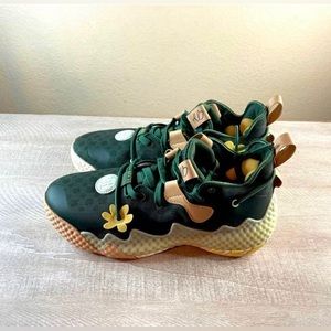 Adidas Harden Vol. 6 kids
Basketball Shoes